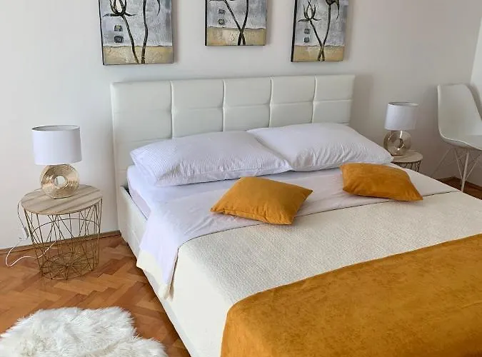 罗马广场公寓 * 扎达尔